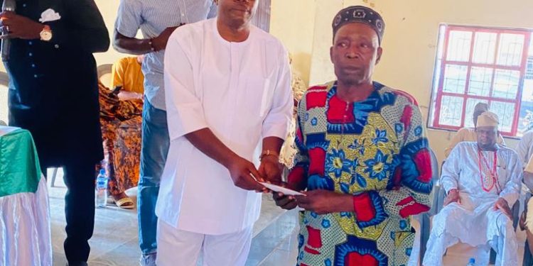 Ondo Assembly Deputy Whip, Toyin Japhet Donates Cash Gifts To Constituents On New Year Eve | TheCity