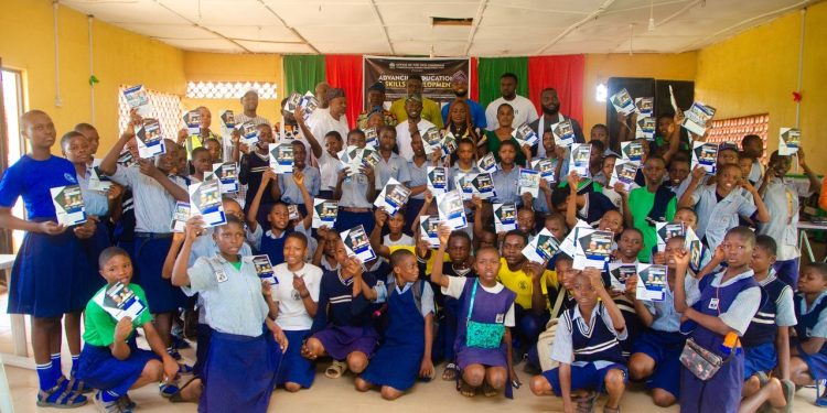 SKILL-A-YOUTH: OYEMEKUN LCDA VICE CHAIRMAN ADELEYE TRAINS STUDENTS, DONATES WRITING MATERIALS | TheCity